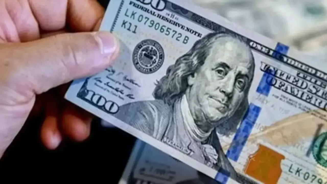 الدولار يتجاوز حاجز الـ49 جنيهاً في البنوك المصرية لأول مرة تاريخياً